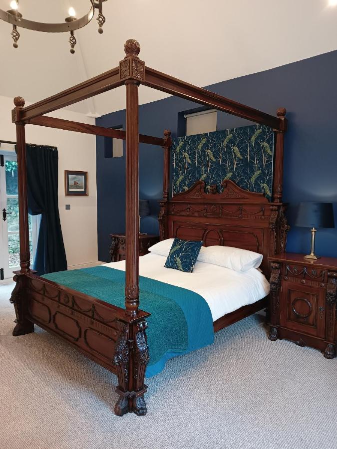 The West Wing At Eriviat Hall Hot Tub Henllan  ภายนอก รูปภาพ