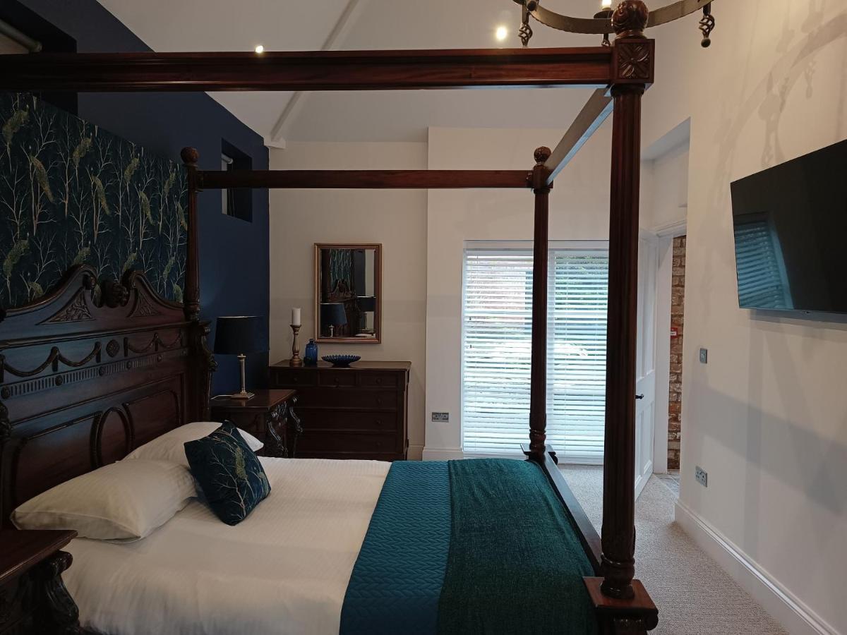 The West Wing At Eriviat Hall Hot Tub Henllan  ภายนอก รูปภาพ