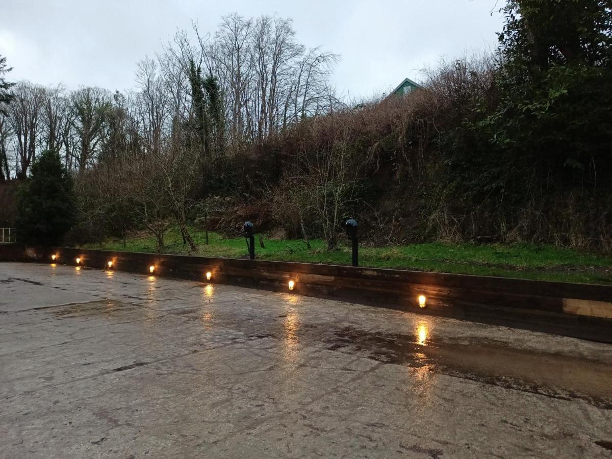 The West Wing At Eriviat Hall Hot Tub Henllan  ภายนอก รูปภาพ
